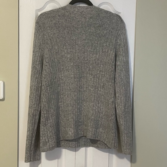 Uniqlo Gray Mock neck Sweater - Picture 9 of 9